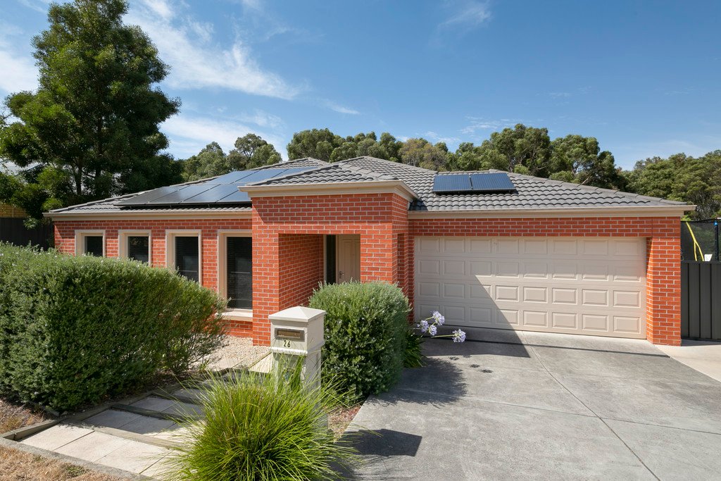 26 Oakbank Drive MOUNT HELEN 12