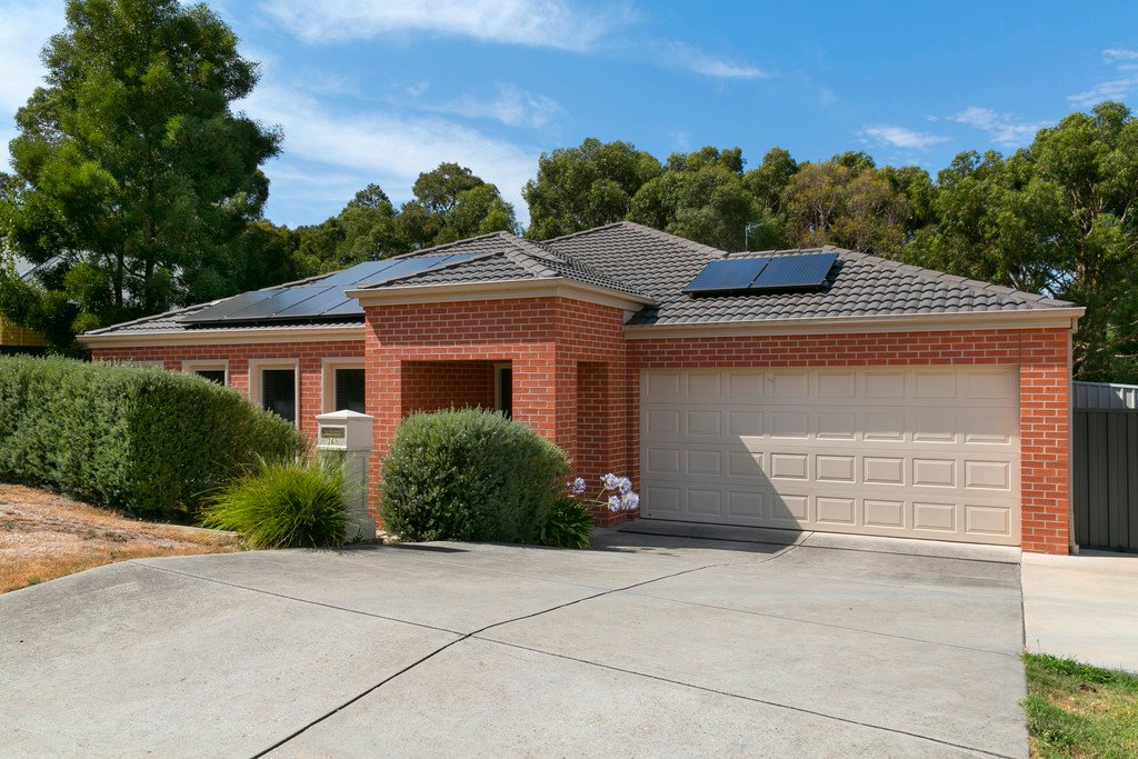 26 Oakbank Drive MOUNT HELEN 15