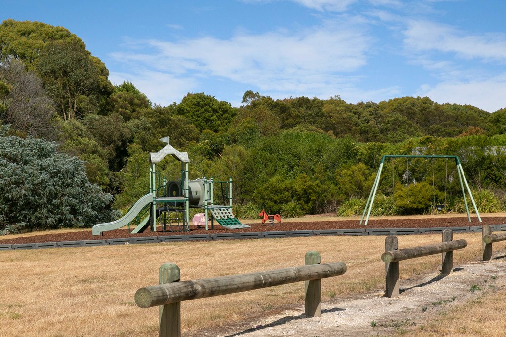 26 Oakbank Drive MOUNT HELEN 16