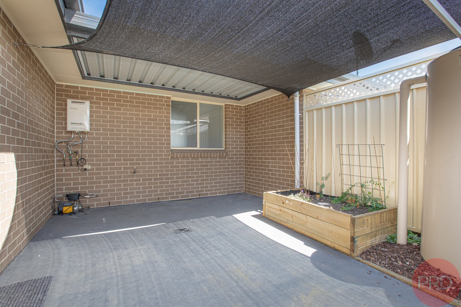 2/6 Ogilvie Street BERESFIELD 11