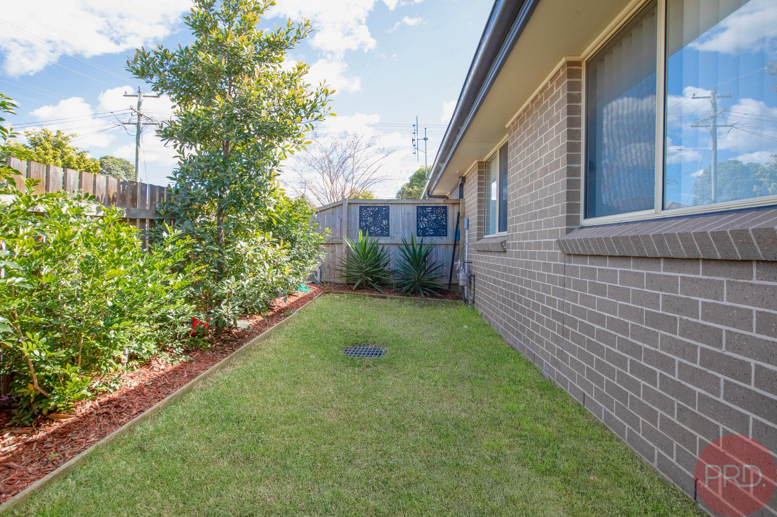 2/6 Ogilvie Street BERESFIELD 10