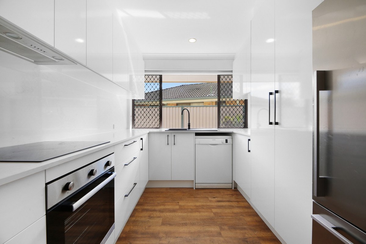 2/6 Redleaf Court Burleigh Waters 5