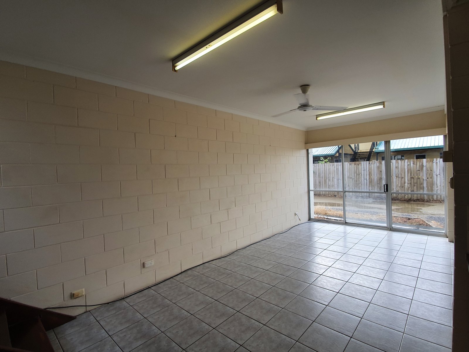 2/6 Robert Street PROSERPINE 5