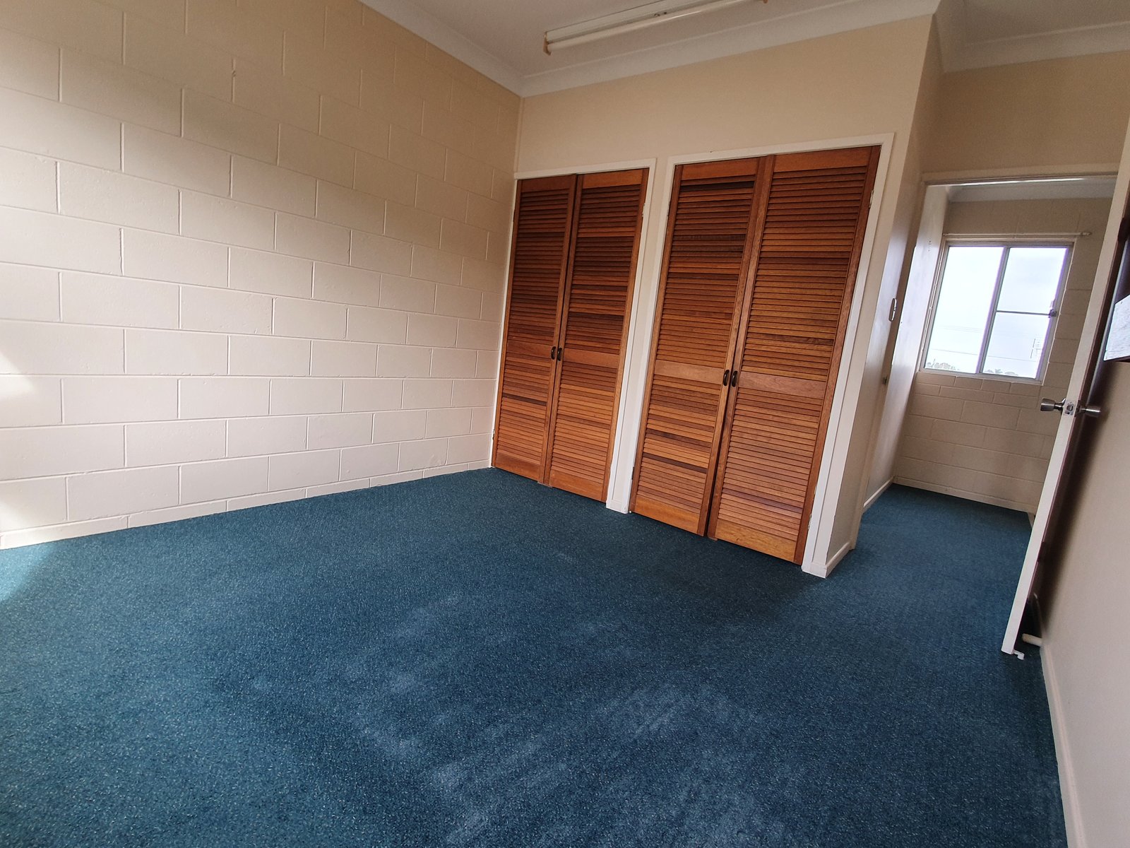 2/6 Robert Street PROSERPINE 10