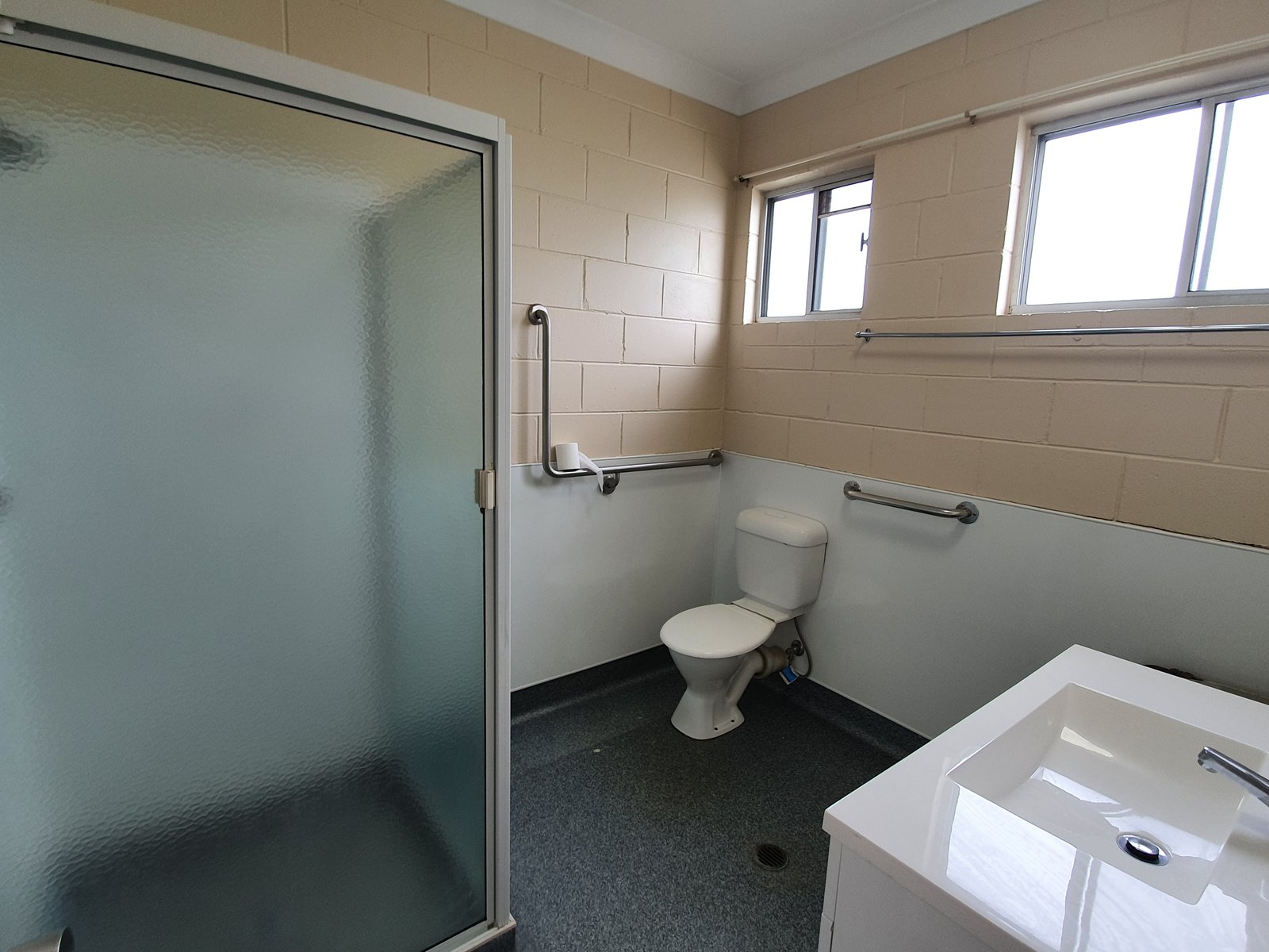 2/6 Robert Street PROSERPINE 13