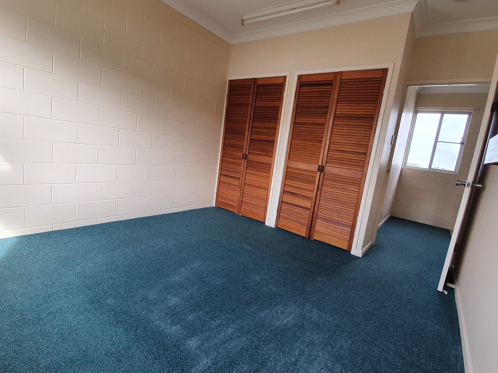 2/6 Robert Street PROSERPINE 16