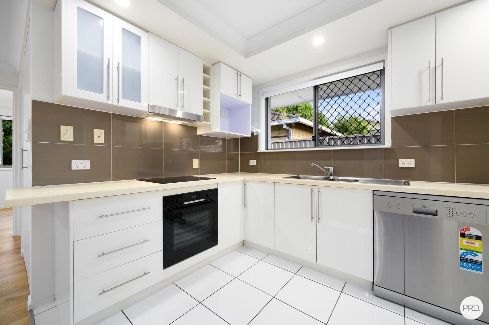 2/6 Royal Palm Court SOUTHPORT 4