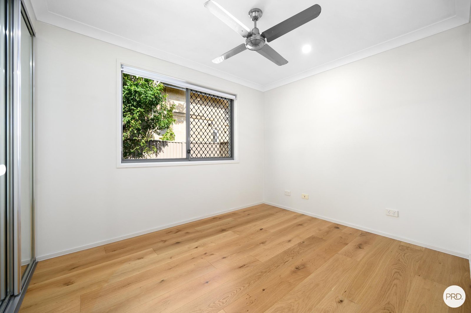 2/6 Royal Palm Court SOUTHPORT 9