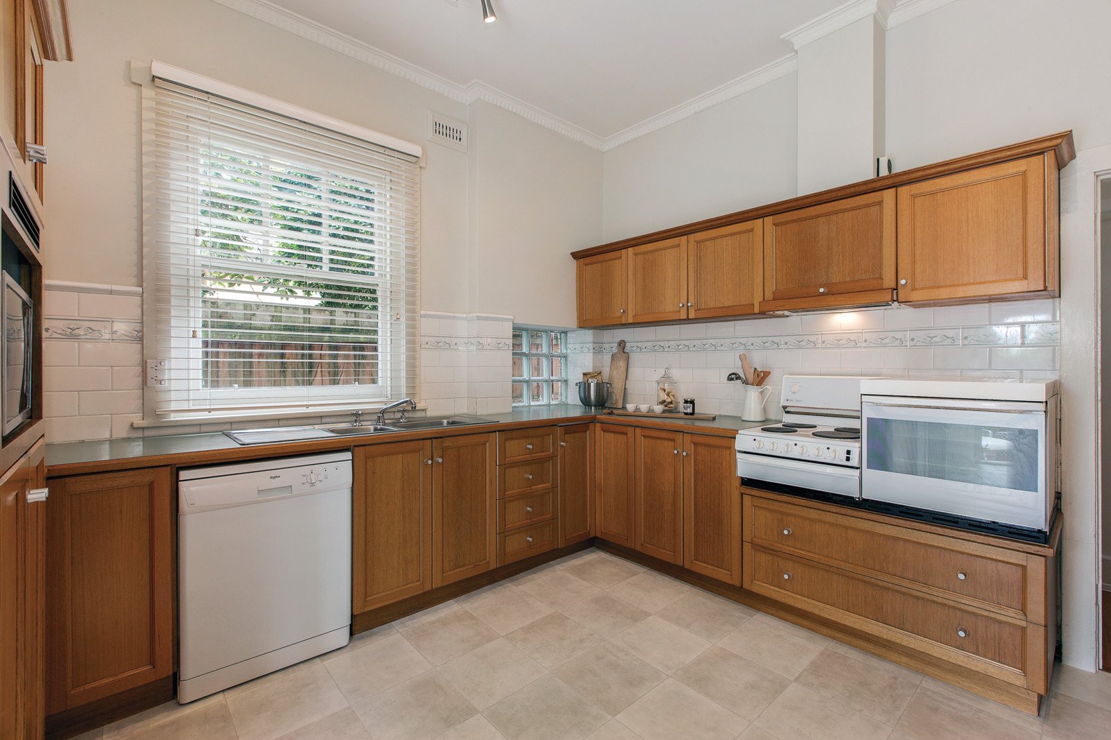 26 Salisbury Avenue, Mont Albert, VIC