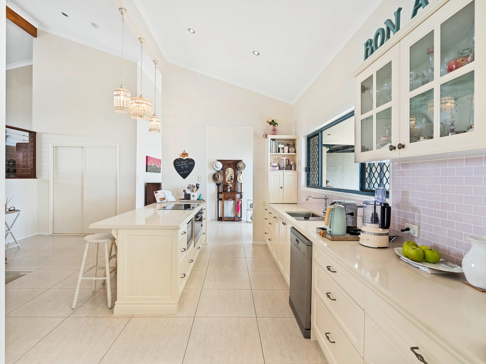 26 Seaview Parade ELANORA 6