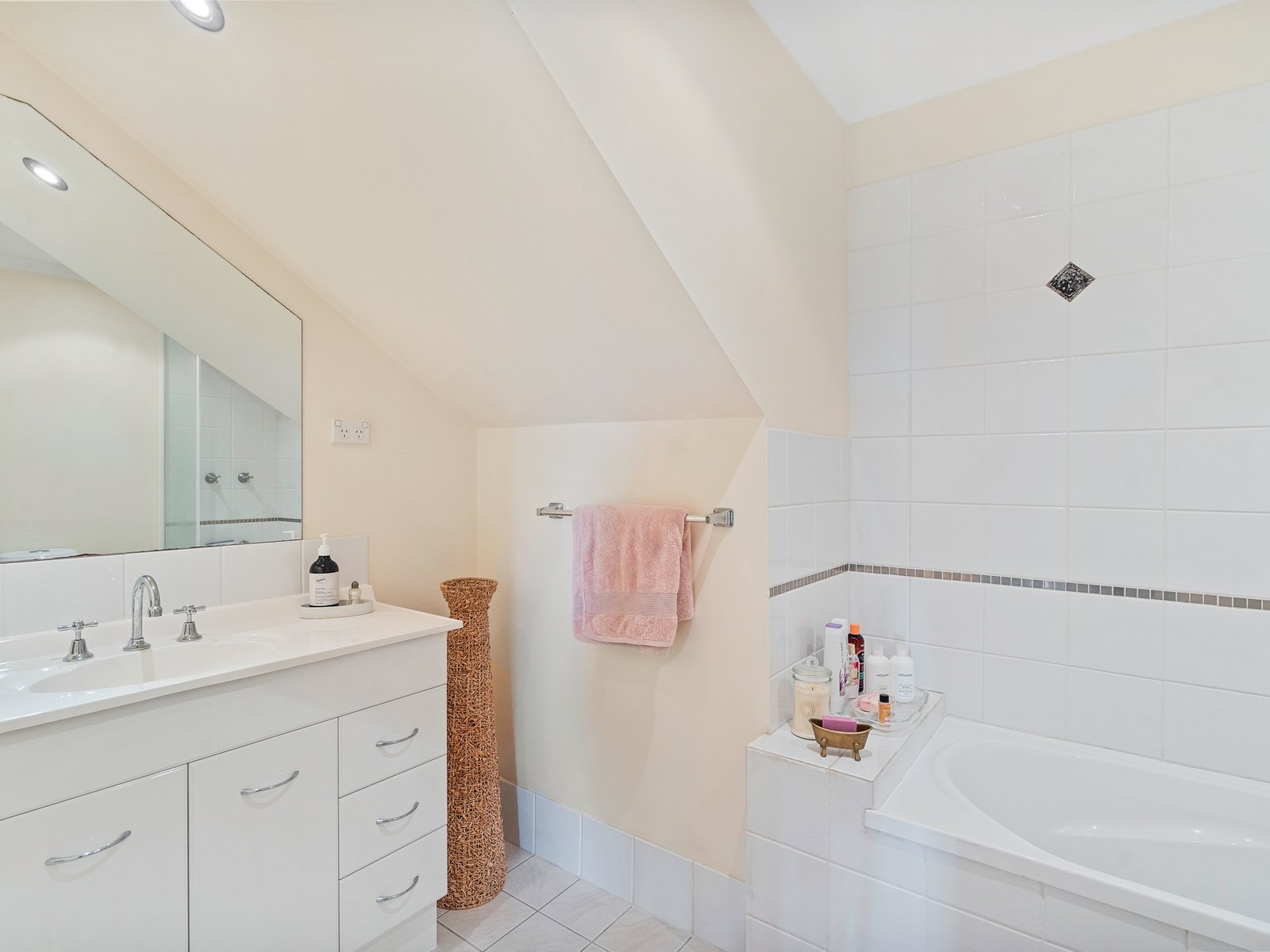 26 Seaview Parade ELANORA 18