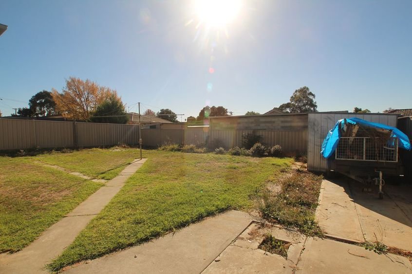 26 Semmens Street LONG GULLY 9