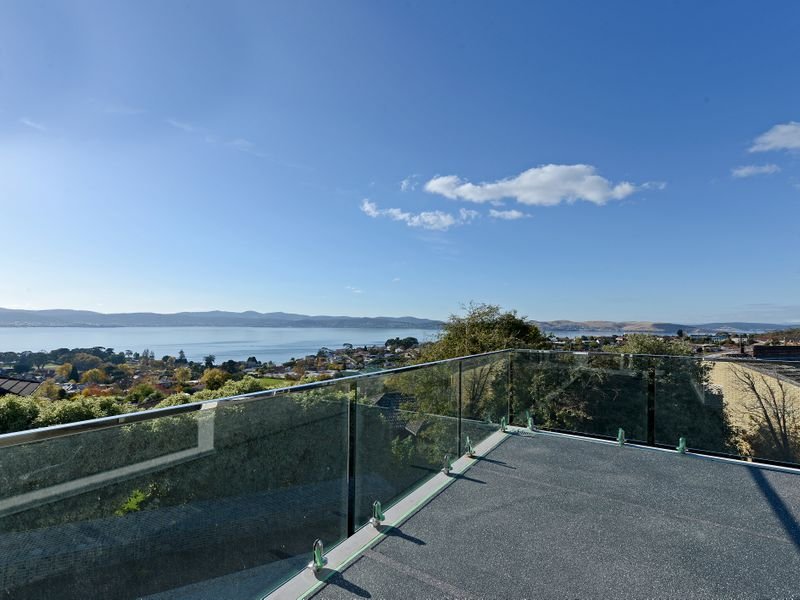 26 Shepherd Street SANDY BAY 21