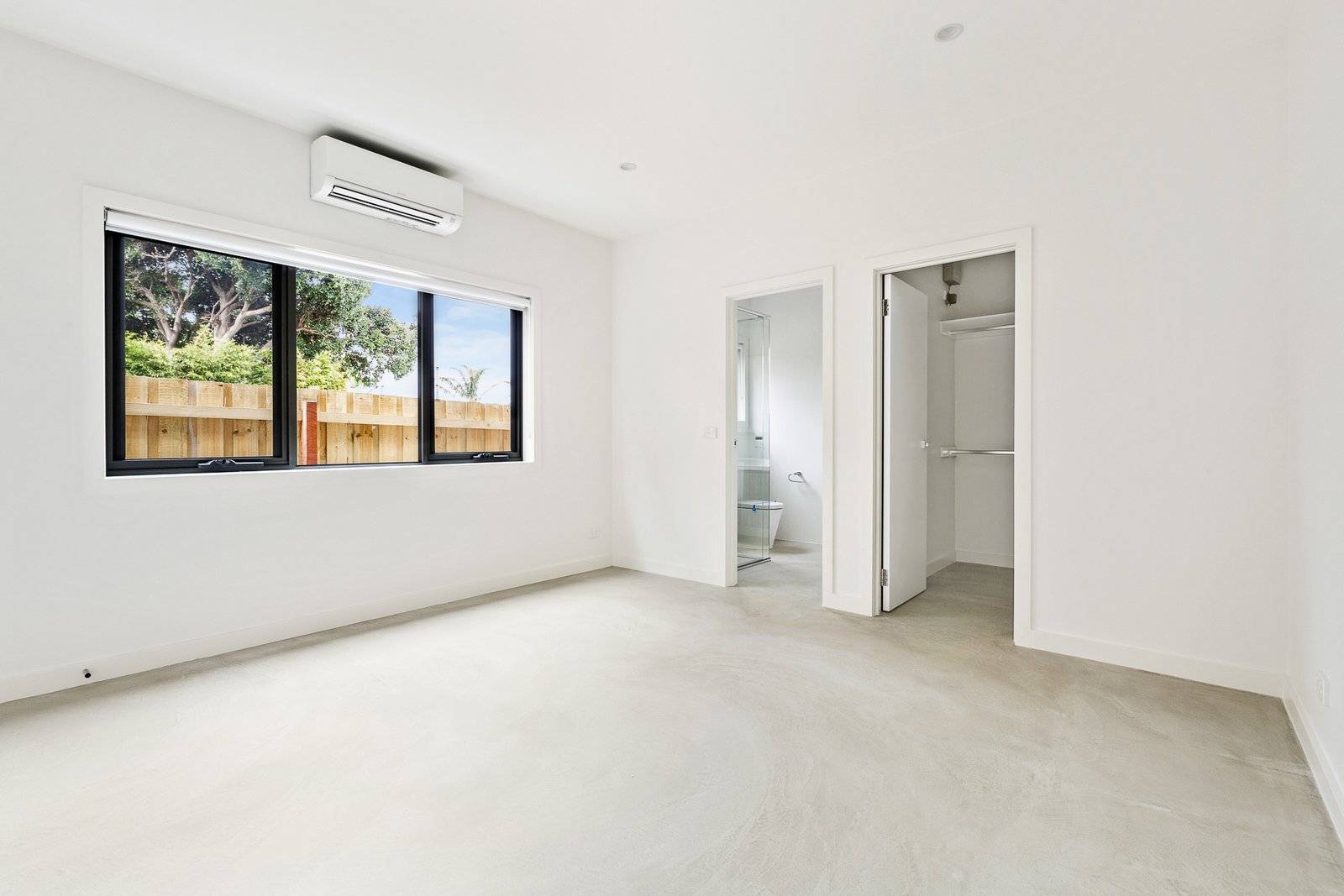 Gallery: 2/6 Shirley Grove