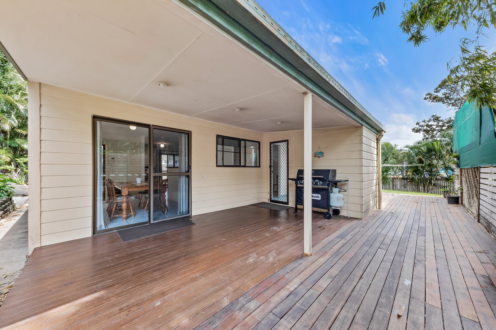26 South Molle Blvd  CANNONVALE 3