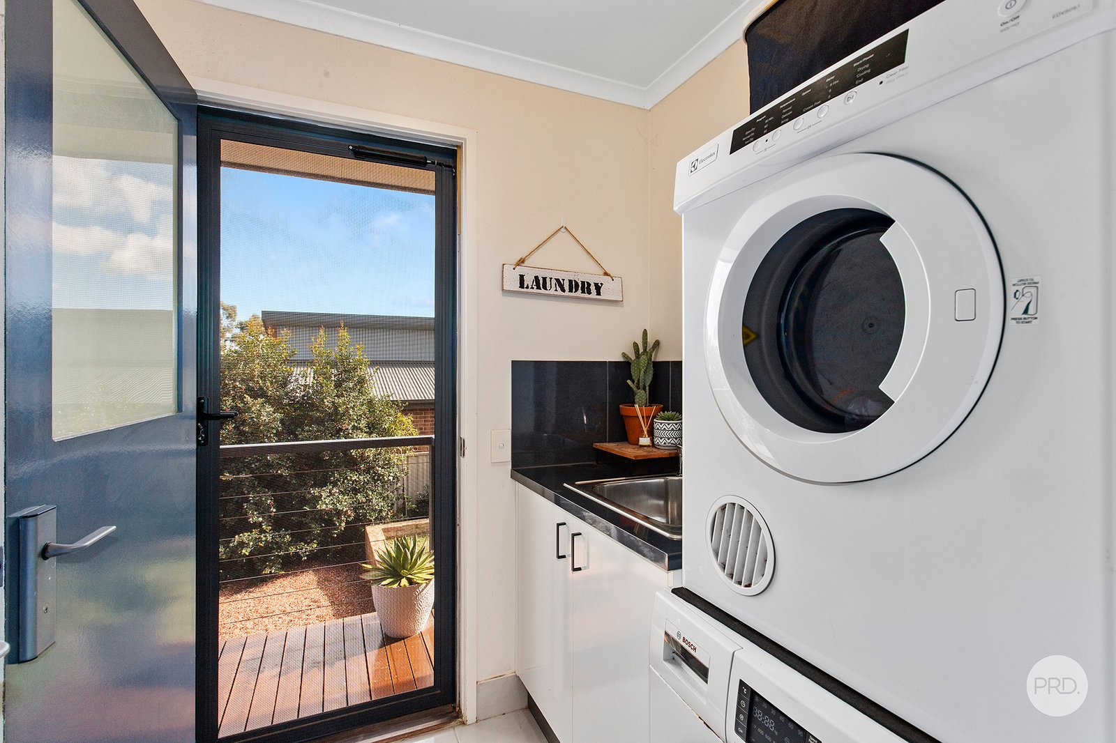 26 Stoneham Street GOLDEN SQUARE 11