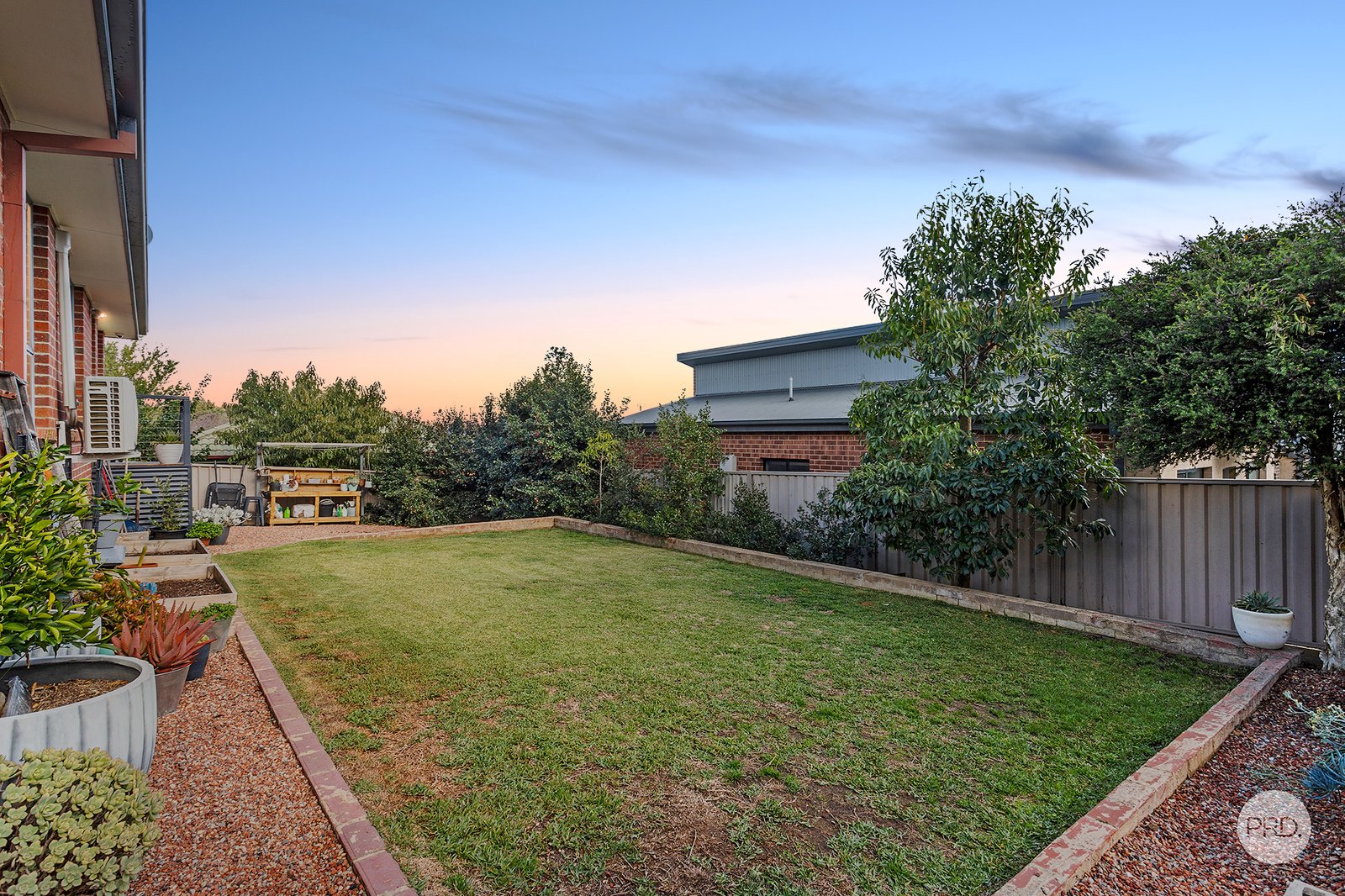 26 Stoneham Street GOLDEN SQUARE 15