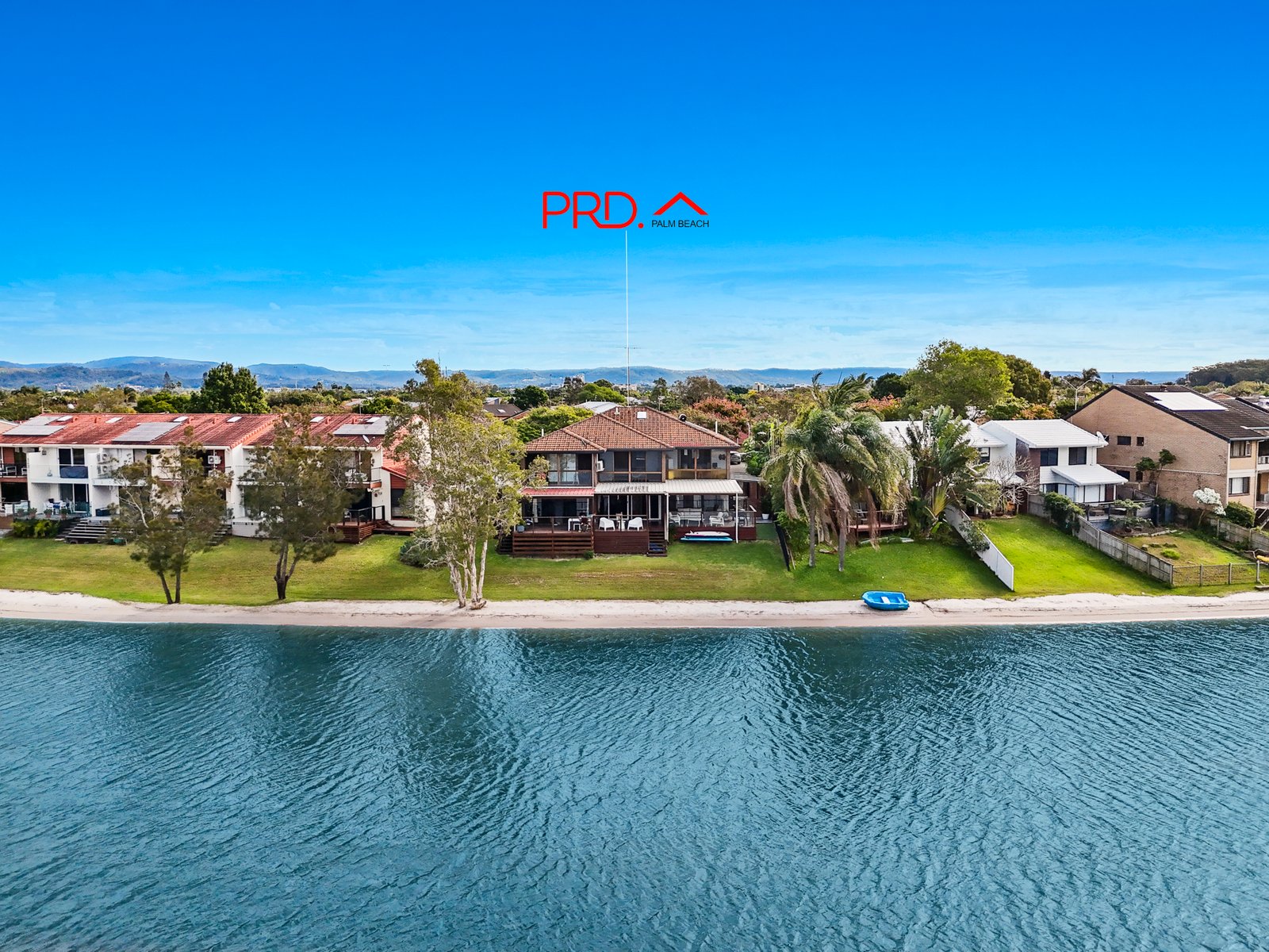 2/6 Sunbird Street BURLEIGH WATERS 2