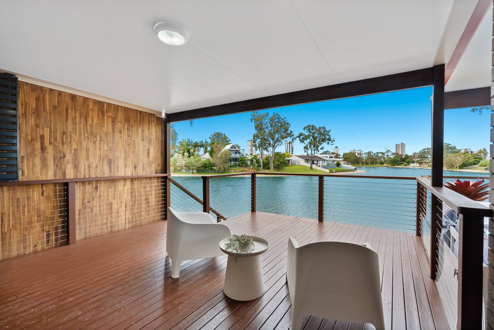 2/6 Sunbird Street BURLEIGH WATERS 9