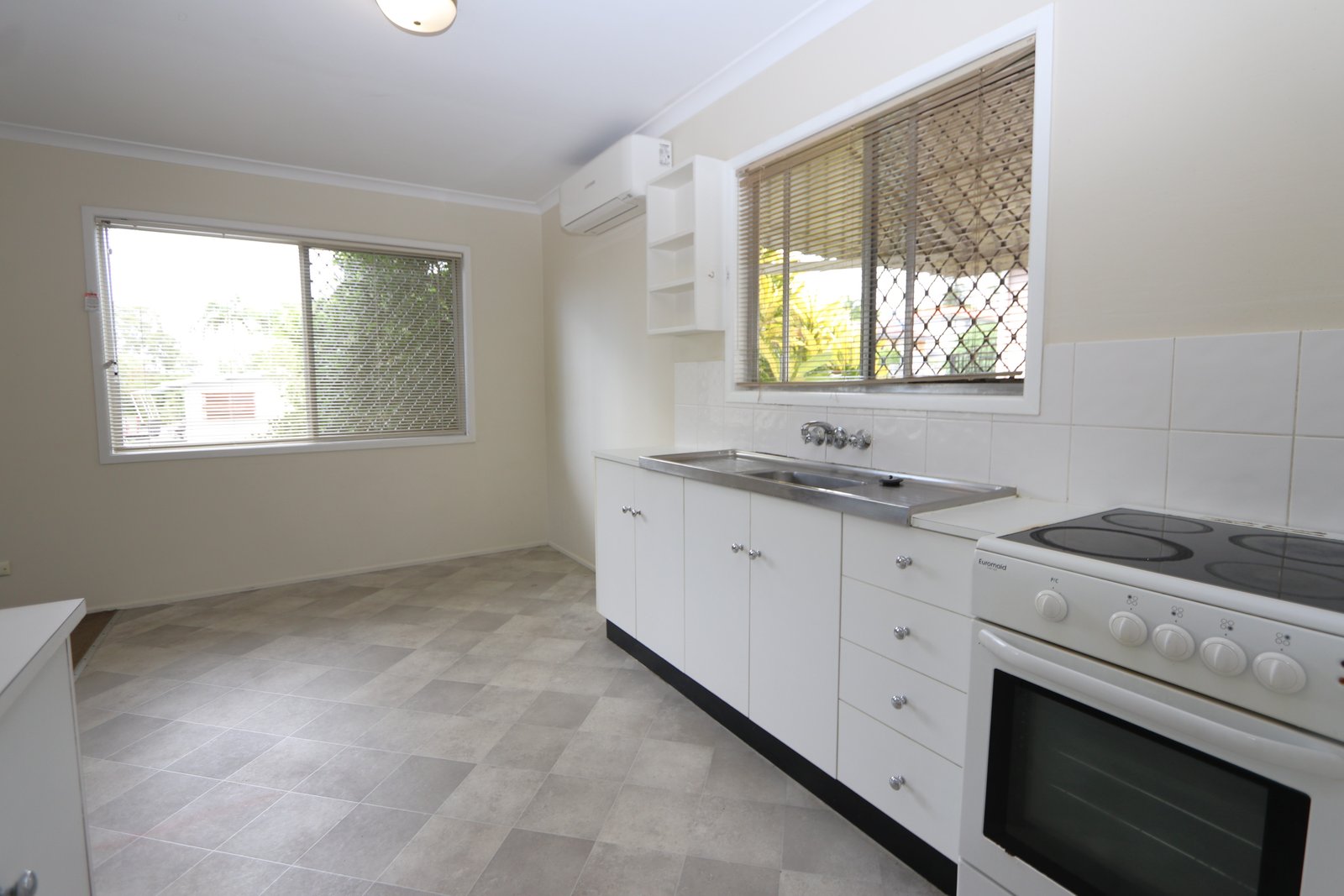 26 Susanne Street SOUTHPORT 7