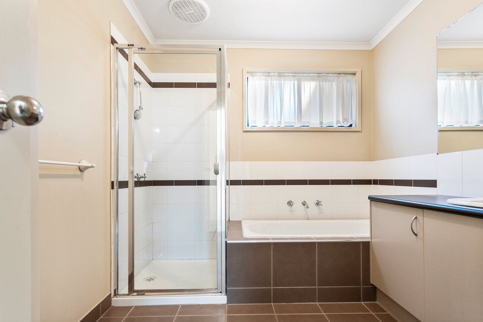 2/6 Tambour Heights GOLDEN SQUARE 8