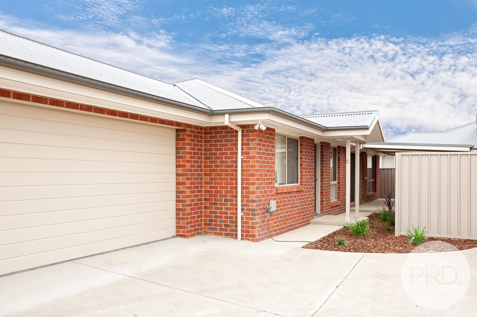 2/6 Trumper Street BOOROOMA 1