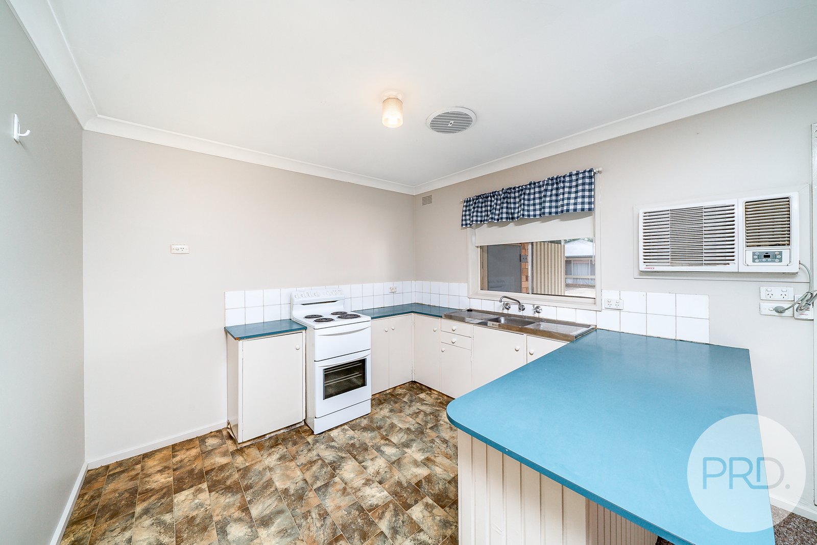 2/6 Veale Street ASHMONT 3