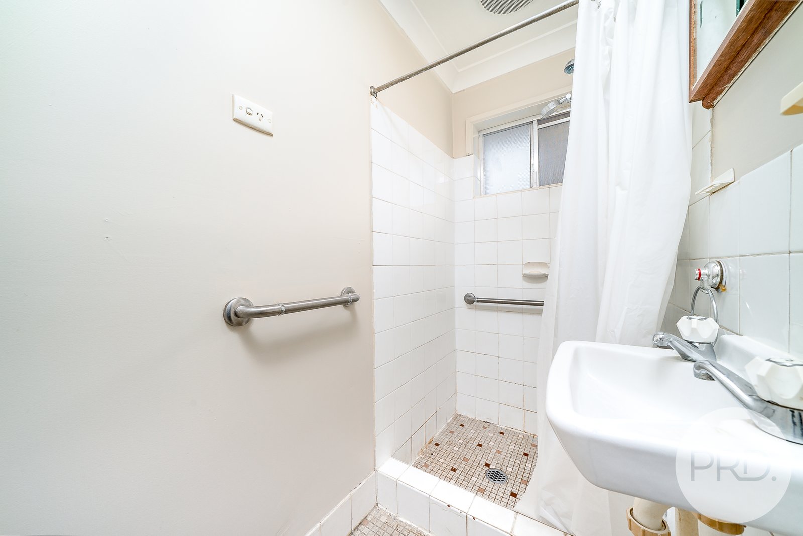 2/6 Veale Street ASHMONT 8