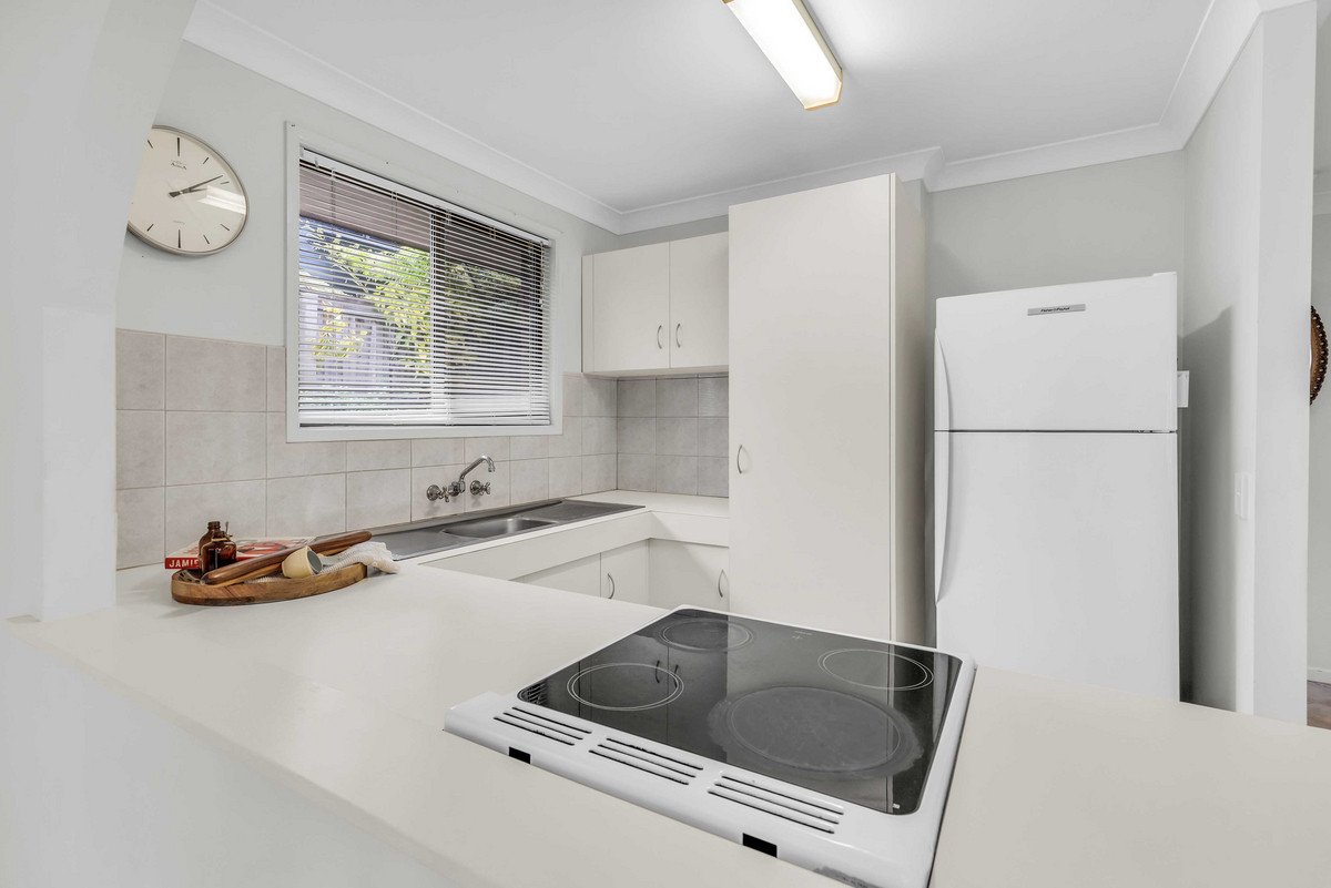 2/6 Walker Avenue Palm Beach 4