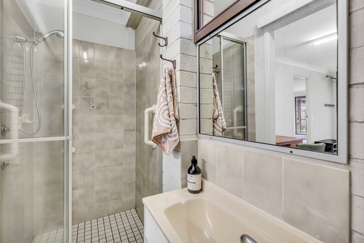 2/6 Walker Avenue Palm Beach 9