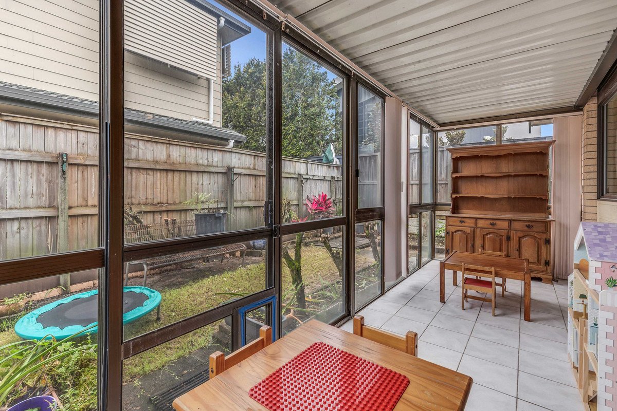 2/6 Walker Avenue Palm Beach 12