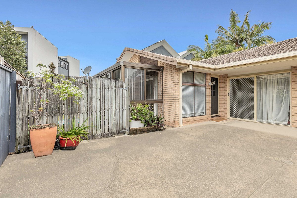 2/6 Walker Avenue Palm Beach 14