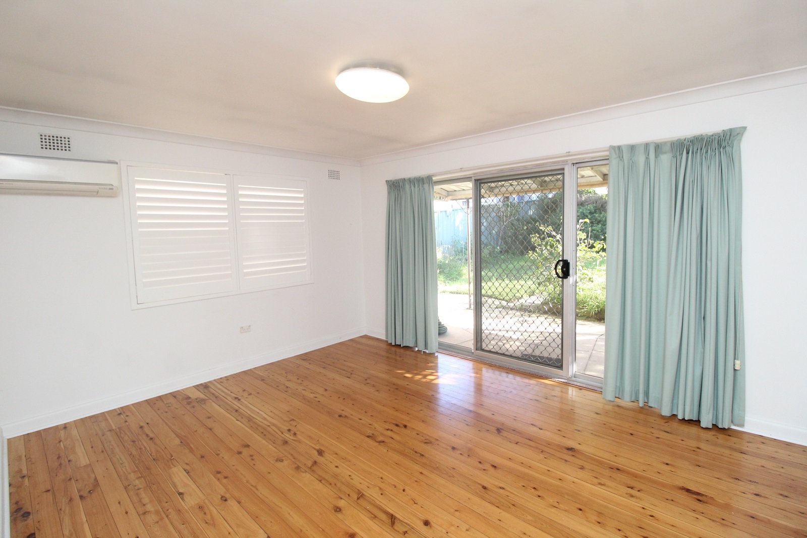 26 WARRAROONG Street BEVERLY HILLS 2