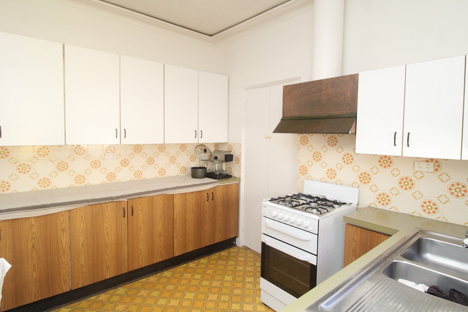 26 WARRAROONG Street BEVERLY HILLS 4