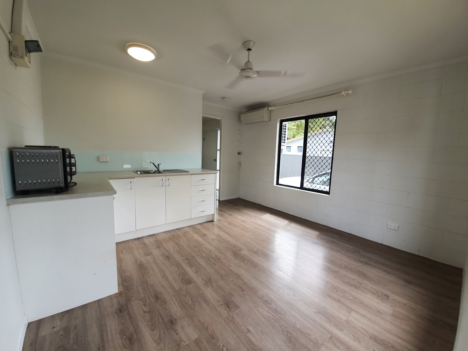 2/6 Waterson Way AIRLIE BEACH 2