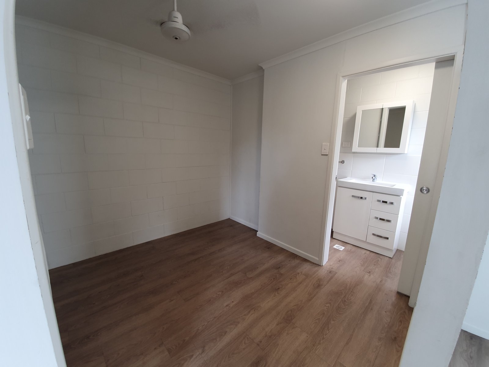 2/6 Waterson Way AIRLIE BEACH 5