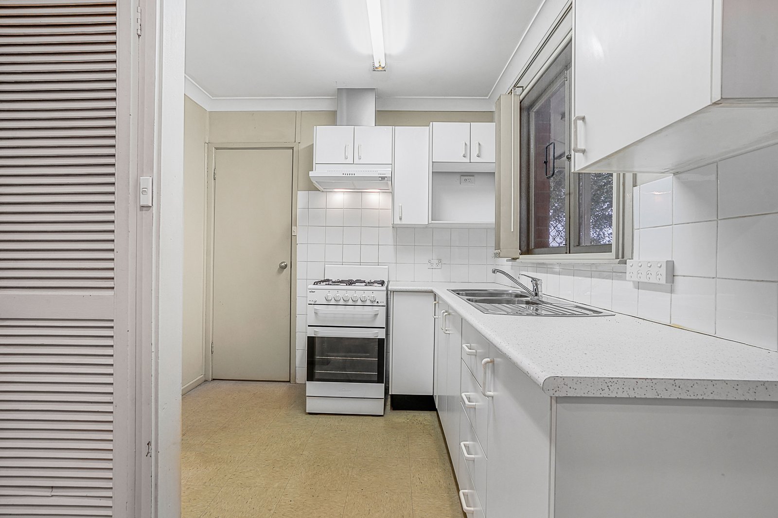 26 Weber Crescent EMERTON 5