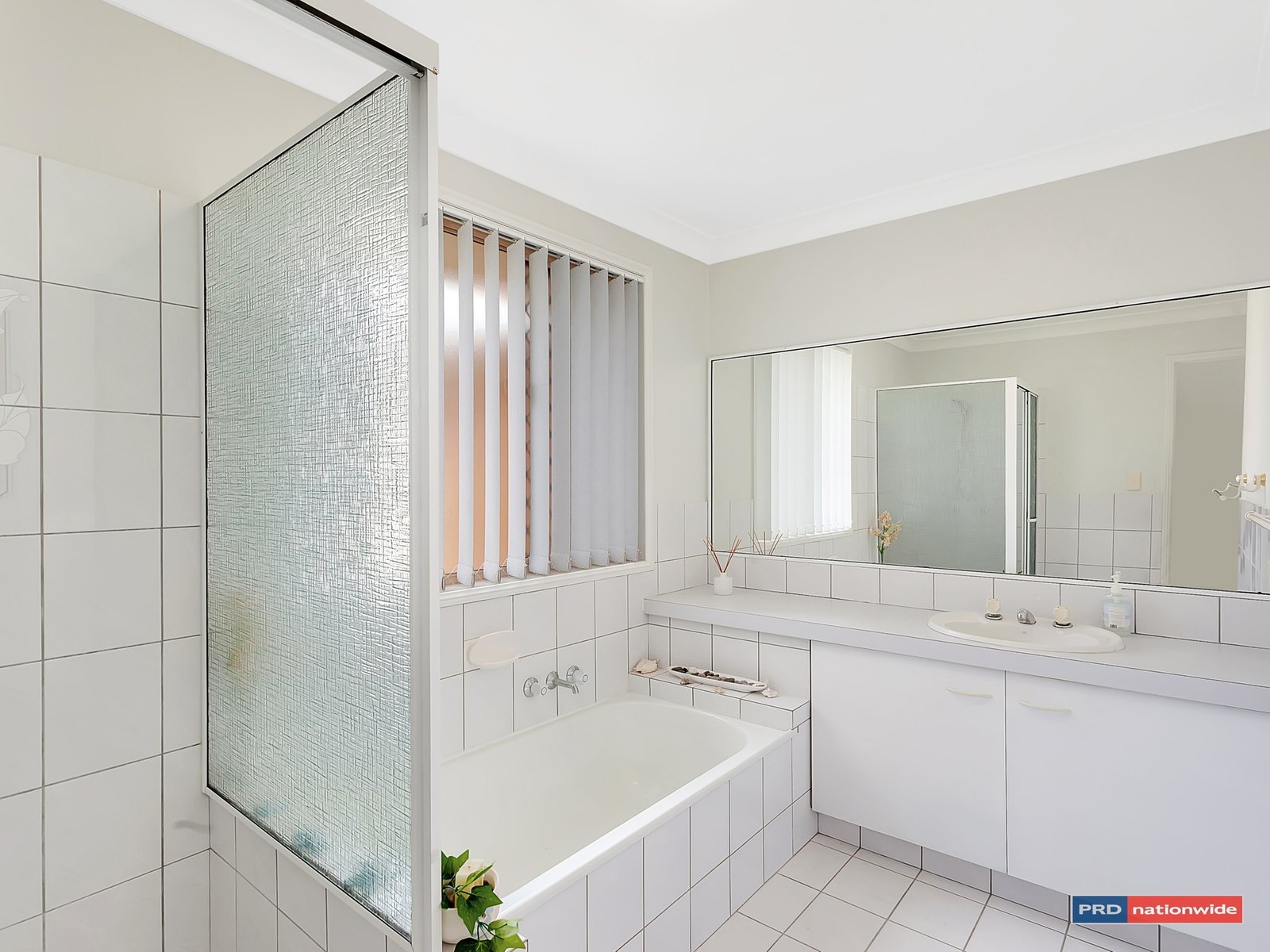 26 Whipbird Court BURLEIGH WATERS 11