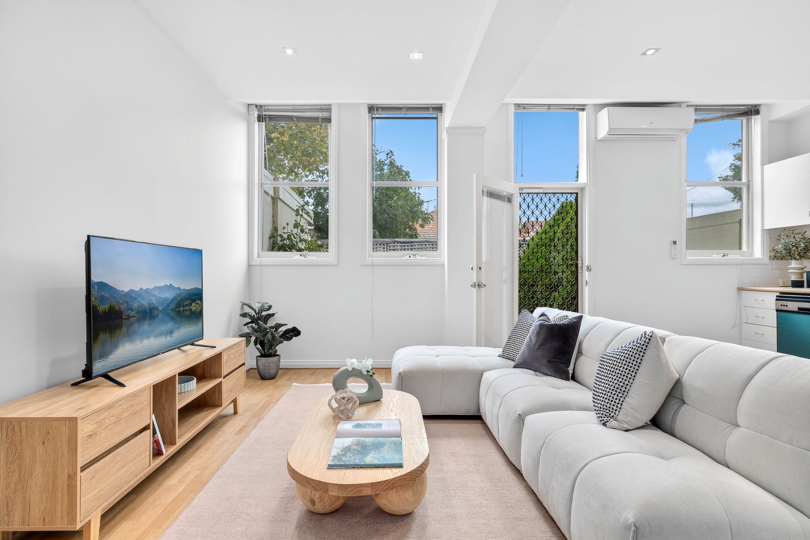 Gallery: 2/6 Willgilson Court
