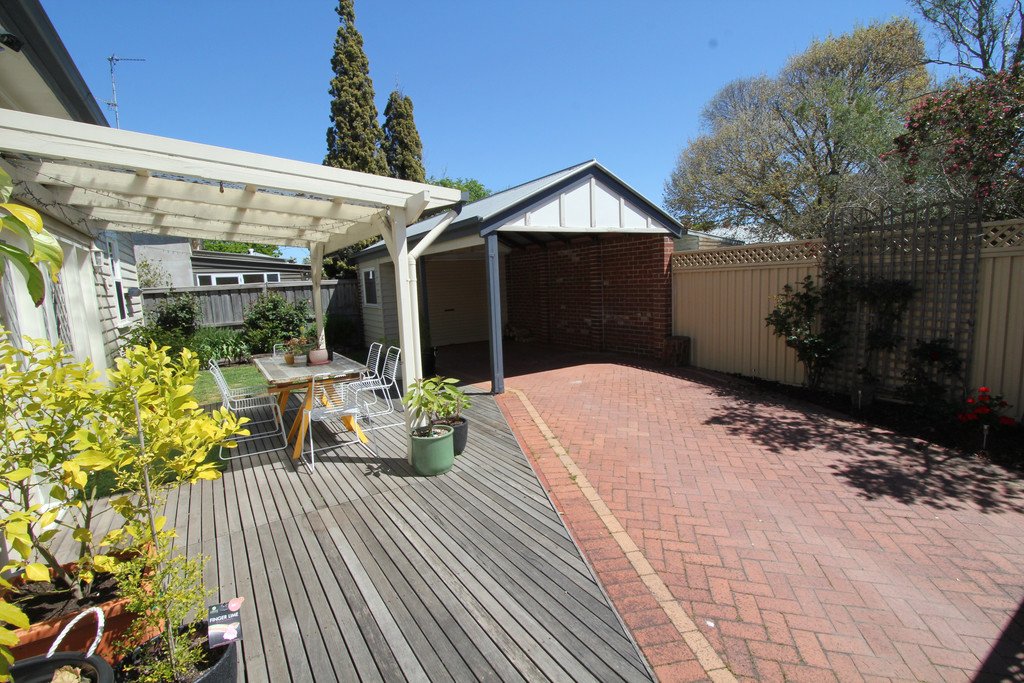 26 Windermere Street South BALLARAT CENTRAL 16