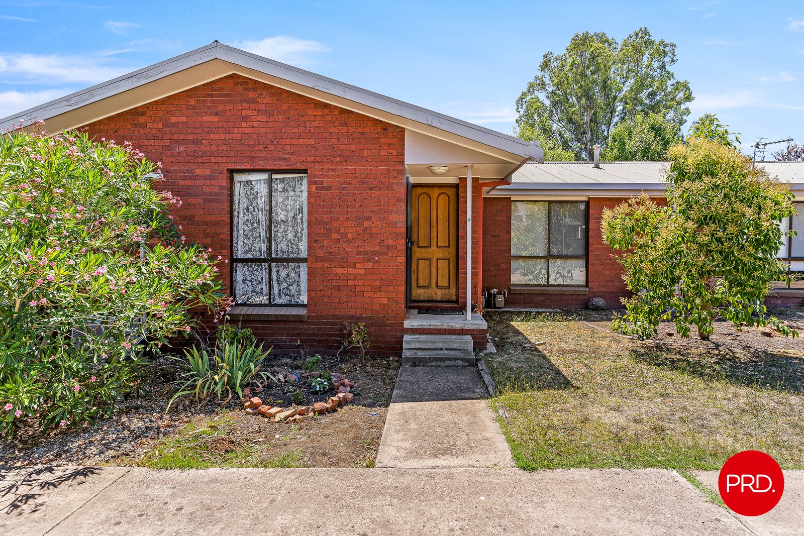 2/6 Wolstencroft Street FLORA HILL 2