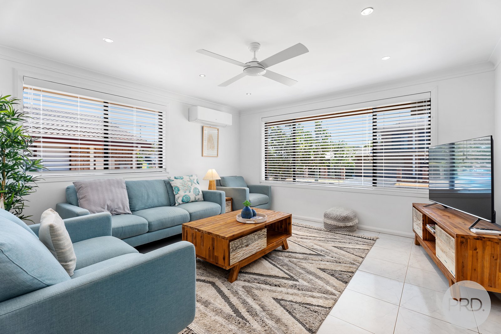 2/60-62 Tomaree Road SHOAL BAY 3