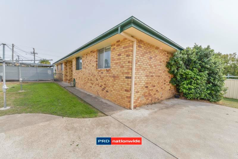 2/60 Kathleen Street TAMWORTH 7