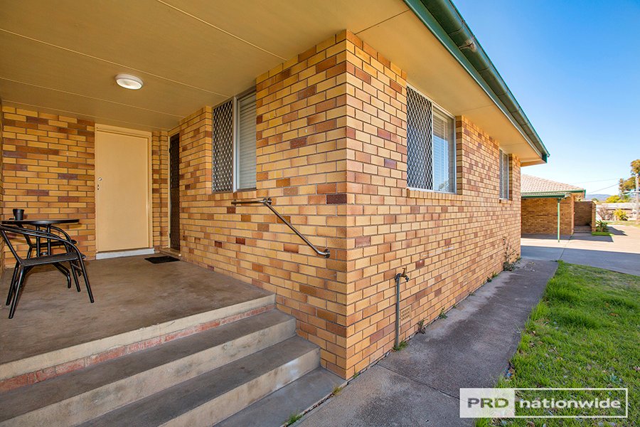 2/60 Kathleen Street TAMWORTH 4