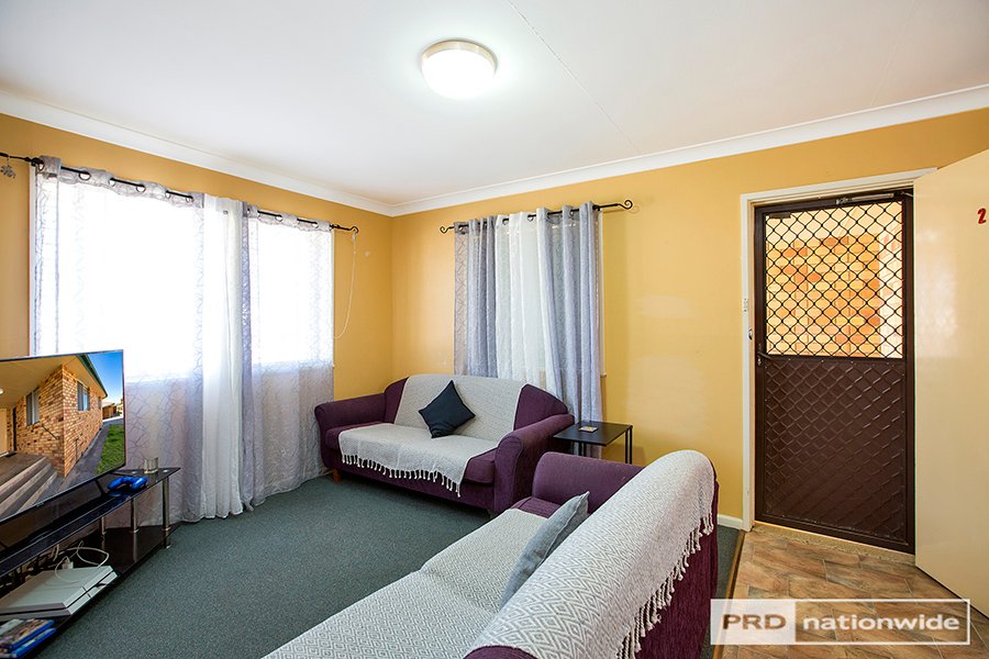 2/60 Kathleen Street TAMWORTH 6