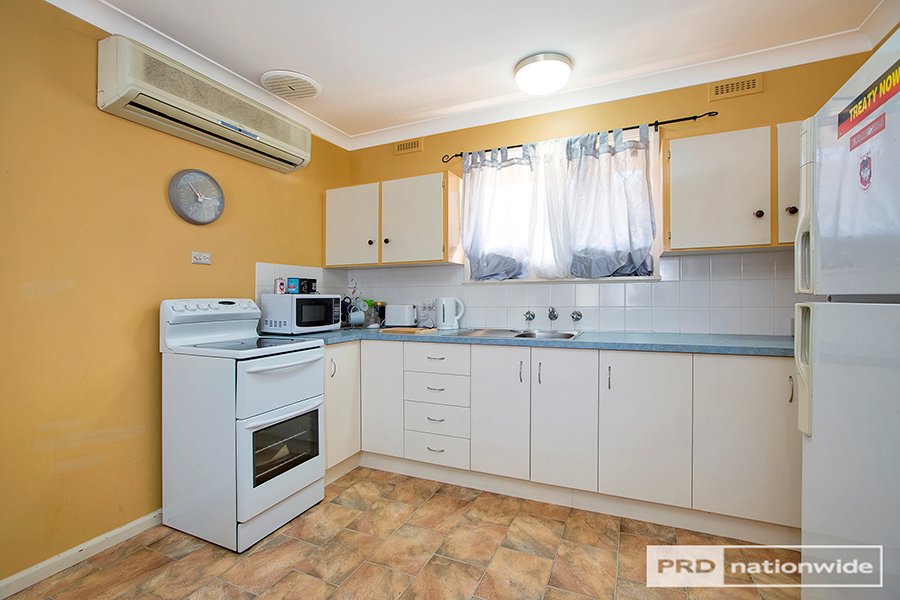 2/60 Kathleen Street TAMWORTH 7