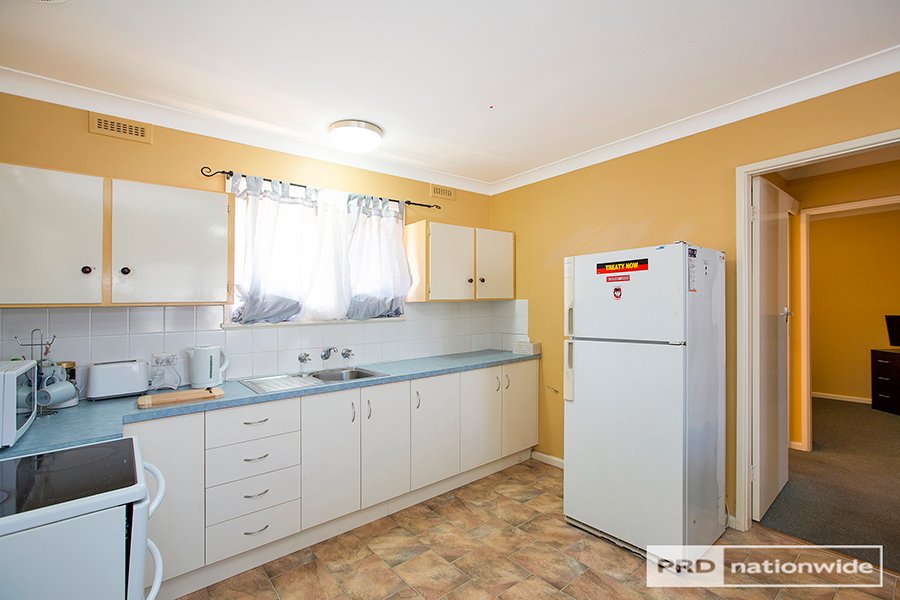 2/60 Kathleen Street TAMWORTH 8