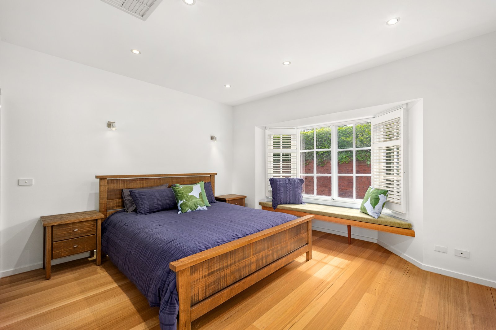 Real Estate and Property in 2/60 Locksley Road, Ivanhoe, VIC