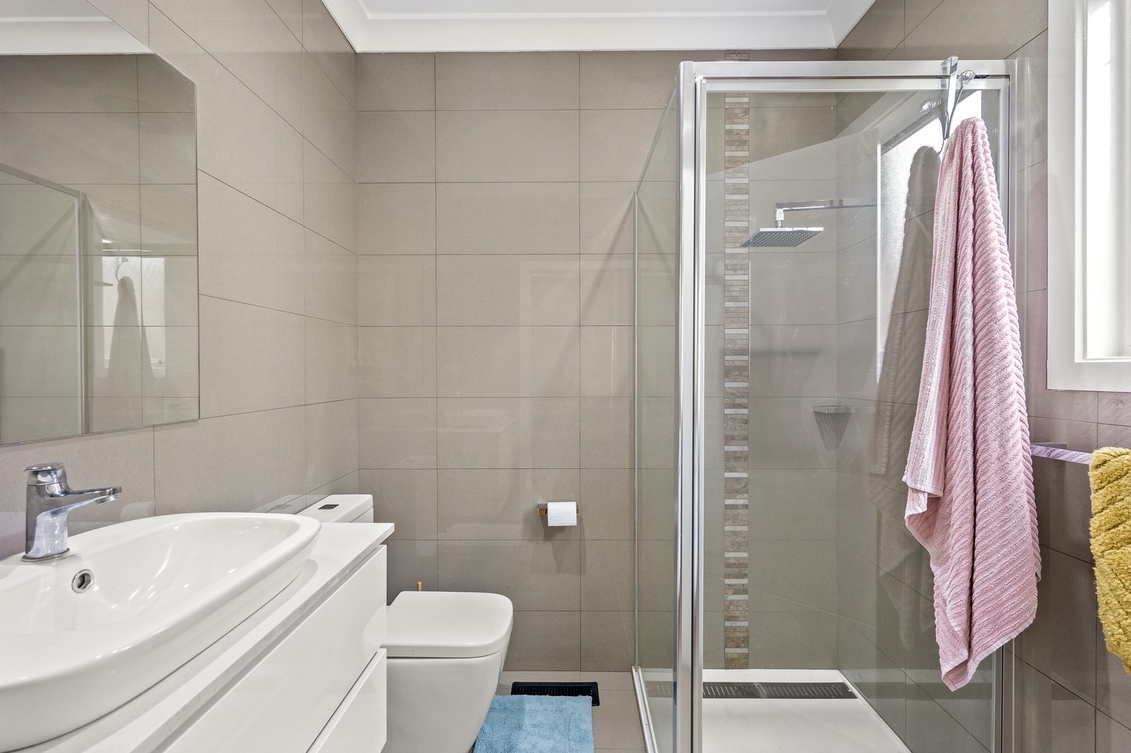 Real Estate and Property in 2/60 Locksley Road, Ivanhoe, VIC