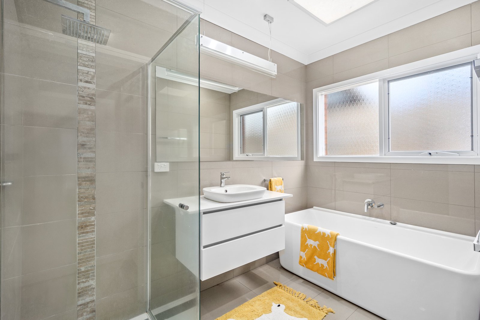 Real Estate and Property in 2/60 Locksley Road, Ivanhoe, VIC